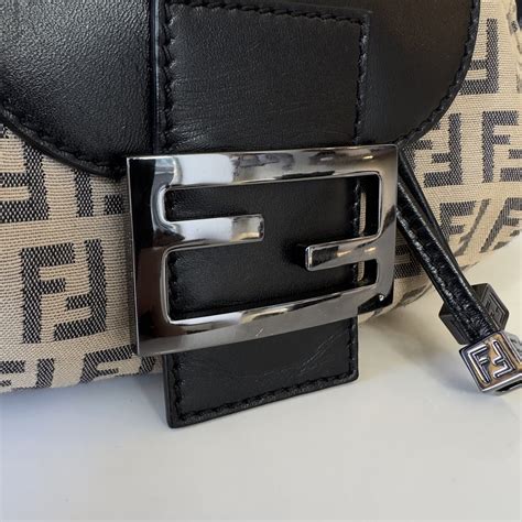 pochette in pelle nera fendi|pochette donna fendi.